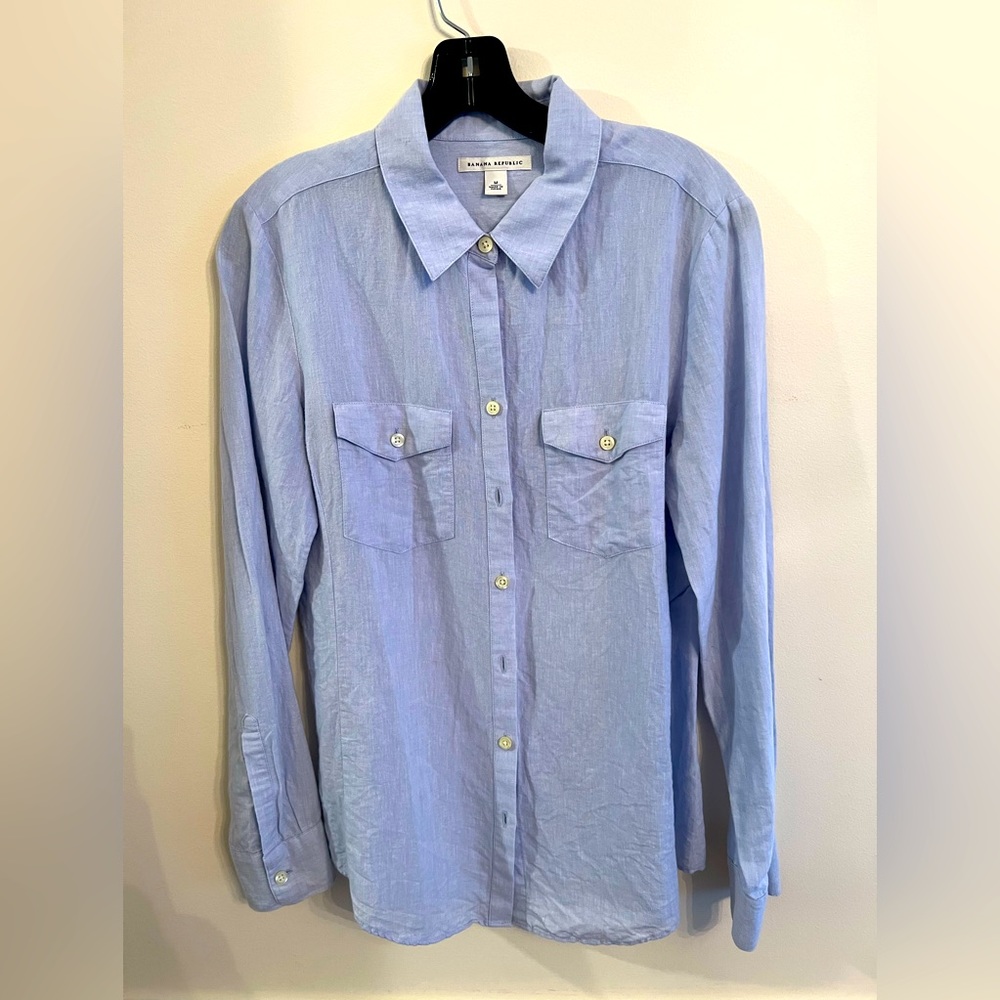Banana Republic light blue flax (linen)/cotton blend button down w/ roll sleeve